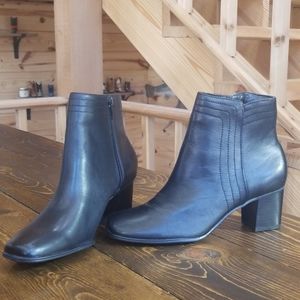 St. John's bay Boots Like New